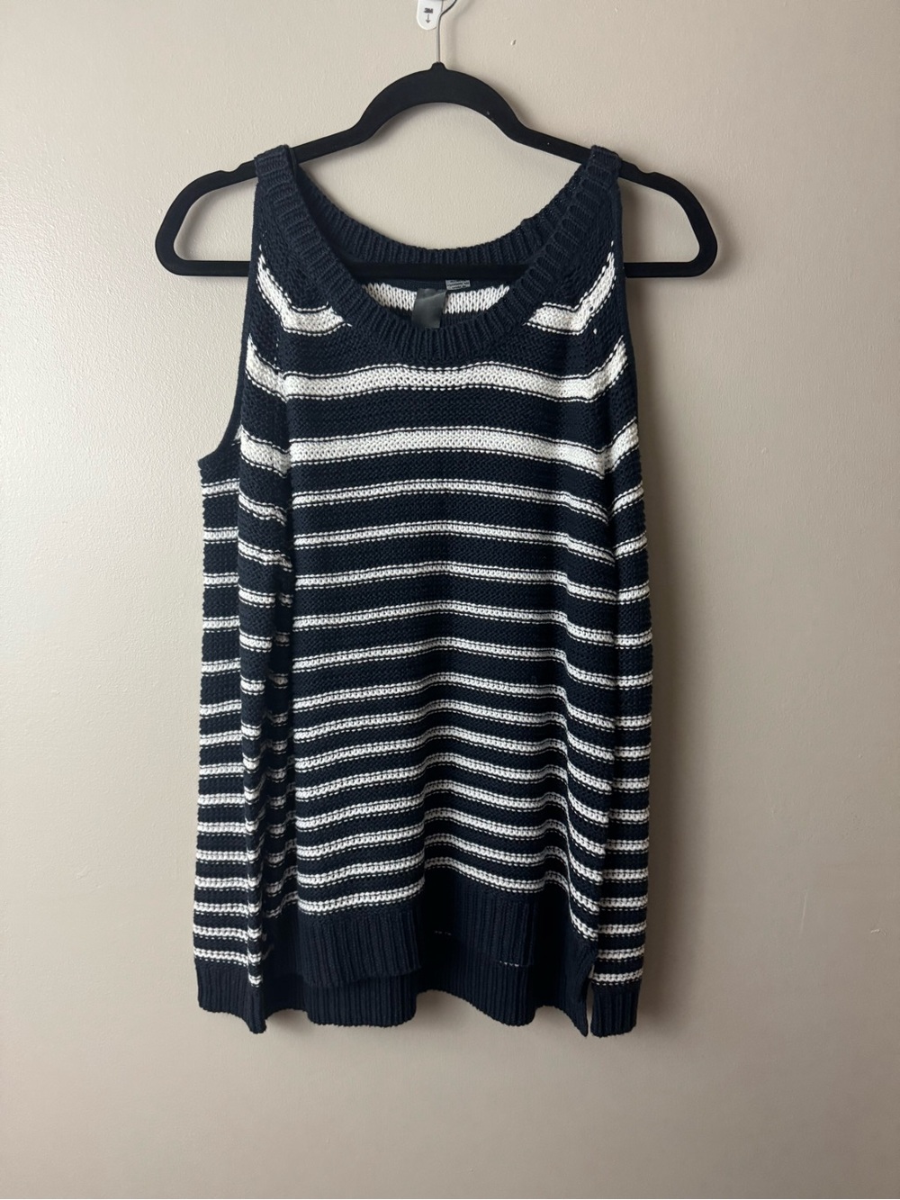 Women’s Quinn Navy & White Striped Cold-Shoulder Nautical Casual Sweater Small